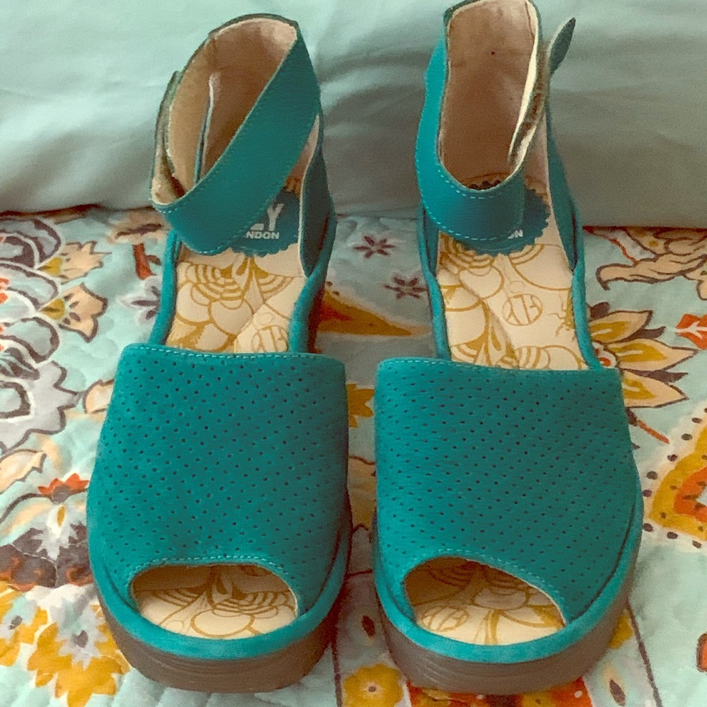 Fly London suede sandal